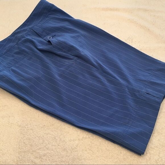 Izod blue white pinstripes size 10 stretch shorts - Picture 1 of 6